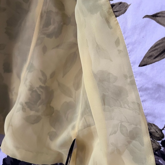 Nick & Mo floral blazer. Shell is 💯% cotton. Sheer polyester lining. S - Picture 4 of 9